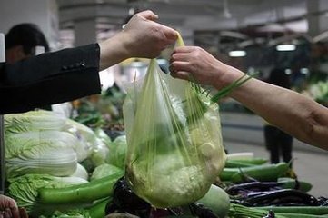 A plastic bag is used in a market. (File photo) A plastic bag is used in a market. (File photo)