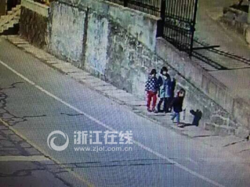 A boy, 7, and two girls of 8 and 12 years old from Jianguang Village, Pujiang County, left home at noon on Tuesday. (Photo/Zjol.com.cn) A boy, 7, and two girls of 8 and 12 years old from Jianguang Village, Pujiang County, left home at noon on Tuesday. (Photo/Zjol.com.cn)