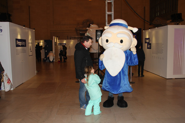 Bowen Nelson, a tourist from England, visited the event of Hello Kongzi at New York's Grand Central on February 17. He said the down-to-the-earth version of Confucius was more accessible to westerners like him and his families. LONG YIFAN/ FOR CHINA DAILY Bowen Nelson, a tourist from England, visited the event of Hello Kongzi at New York's Grand Central on February 17. He said the down-to-the-earth version of Confucius was more accessible to westerners like him and his families. LONG YIFAN/ FOR CHINA DAILY