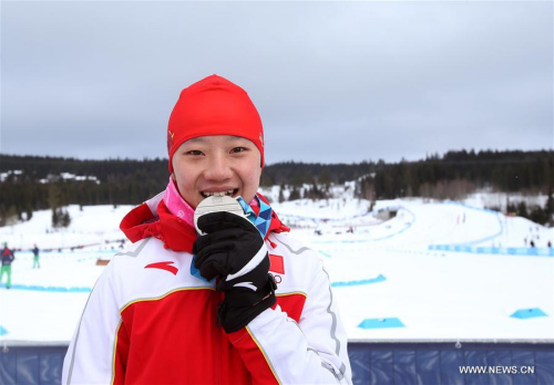 Chi Chunxue of China bites her medal after the ceremony for the women's Cross-Country Skiing Ladies' 5km Free at Lillehammer 2016 Winter Youth Olympic Games in Lillehammer, Norway on Feb. 18, 2016. Chi took the silver medal with a time 13:29.9. (Photo: Xinhua/Han Yan) Chi Chunxue of China bites her medal after the ceremony for the women's Cross-Country Skiing Ladies' 5km Free at Lillehammer 2016 Winter Youth Olympic Games in Lillehammer, Norway on Feb. 18, 2016. Chi took the silver medal with a time 13:29.9. (Photo: Xinhua/Han Yan)