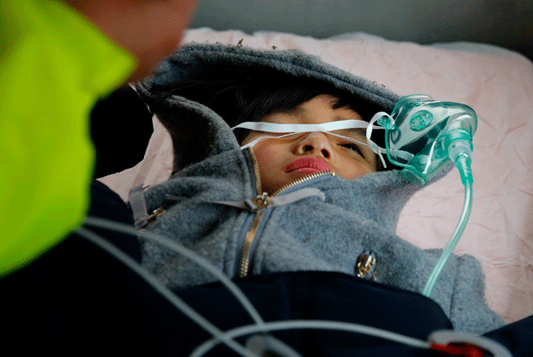 An ambulance rushes Chen Xinyi to a hospital after she and two other missing children were found on Friday in Zhejiang province. Shen Zhicheng / For China Daily An ambulance rushes Chen Xinyi to a hospital after she and two other missing children were found on Friday in Zhejiang province. Shen Zhicheng / For China Daily