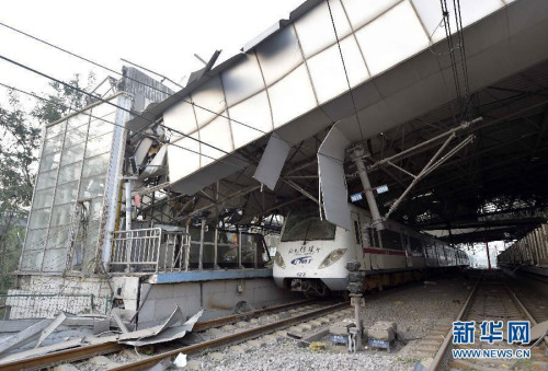 The subway line linking downtown Tianjin with the city’s Binhai New Area has been closed after being damaged by massive blasts at a warehouse in Binhai New Area, Aug 13, 2015. (Photo/Xinhua) The subway line linking downtown Tianjin with the city’s Binhai New Area has been closed after being damaged by massive blasts at a warehouse in Binhai New Area, Aug 13, 2015. (Photo/Xinhua)