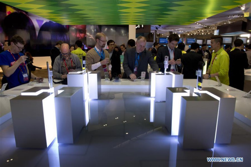 The booth of LG Electronics is seen as its new smartphone, the LG G5, is presented at the Mobile World Congress in Barcelona, Spain, Feb. 23, 2016. (Photo: Xinhua/Lino De Vallier) The booth of LG Electronics is seen as its new smartphone, the LG G5, is presented at the Mobile World Congress in Barcelona, Spain, Feb. 23, 2016. (Photo: Xinhua/Lino De Vallier)
