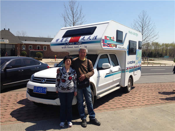 Zhang Zhiwu and Hou Yingqian, who traveled to Europe in their RV in 2015. Zhang Zhiwu and Hou Yingqian, who traveled to Europe in their RV in 2015.