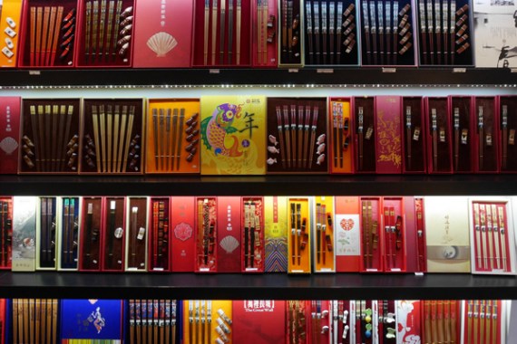 Chopsticks on display at the Yunhong Chopsticks store in Manhattan's Chinatown. The six-year-old store primarily gets US shoppers visiting from out of state or those from Europe. AMY HE / CHINA DAILY Chopsticks on display at the Yunhong Chopsticks store in Manhattan's Chinatown. The six-year-old store primarily gets US shoppers visiting from out of state or those from Europe. AMY HE / CHINA DAILY