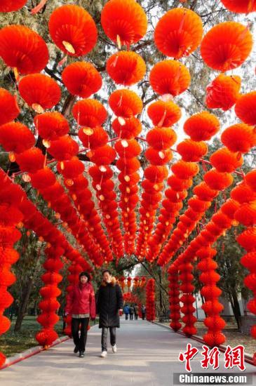 The Temple of Earth, or Ditan Park is decorated for the upcoming Chinese New Year in Beijing, Jan 29, 2016. The Temple of Earth, or Ditan Park is decorated for the upcoming Chinese New Year in Beijing, Jan 29, 2016.