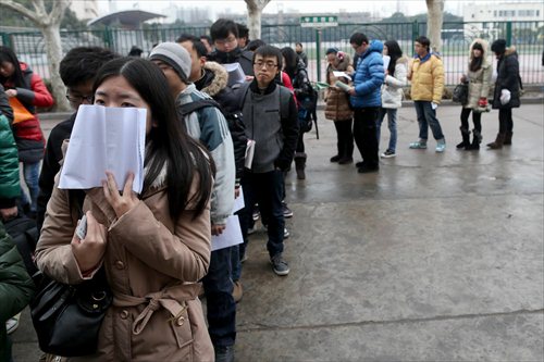 Students line up before entering the hall to sit the postgraduate entrance exams. (Photo: Yang Hui/GT) Students line up before entering the hall to sit the postgraduate entrance exams. (Photo: Yang Hui/GT)
