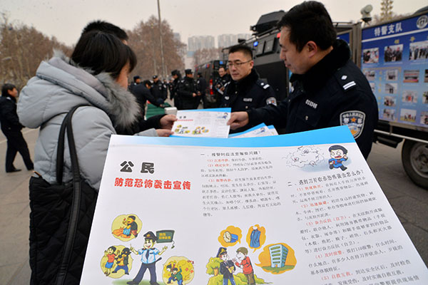 Police officers show passers-by how to react to terrorist attacks at a publicity event highlighting the Anti-Terrorism Law in Handan, Hebei province, in January. Hao Qunying / For China Daily Police officers show passers-by how to react to terrorist attacks at a publicity event highlighting the Anti-Terrorism Law in Handan, Hebei province, in January. Hao Qunying / For China Daily