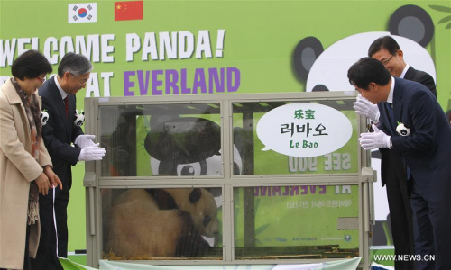 Chinese Ambassador to South Korea Qiu Guohong (2nd L) attends the welcoming ceremony for two giant pandas from China at the Incheon International Airport in Incheon, South Korea, March 3, 2016. (Photo: Xinhua/Yao Qilin)