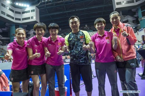 (L to R)Liu Shiwen, Ding Ning, Chen Meng, coach Kong Linghui, Zhu Yuling and Li Xiaoxia of China's women's table tennis team pose after winning the final against Japan at the 2016 World Team Championships in Kuala Lumpur, Malaysia, March 6, 2016. Defending champion China's women's table tennis team won the world championship title for the 20th time by defeating Japan 3-0 in the final. (Xinhua/Lui Siu Wai) (L to R)Liu Shiwen, Ding Ning, Chen Meng, coach Kong Linghui, Zhu Yuling and Li Xiaoxia of China's women's table tennis team pose after winning the final against Japan at the 2016 World Team Championships in Kuala Lumpur, Malaysia, March 6, 2016. Defending champion China's women's table tennis team won the world championship title for the 20th time by defeating Japan 3-0 in the final. (Xinhua/Lui Siu Wai)