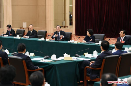 Yu Zhengsheng (C, back), chairman of the National Committee of the Chinese People's Political Consultative Conference, joins in a panel discussion of specially invited political advisors from various social sectors during the ongoing annual session of the country's top political advisory body in Beijing, capital of China, March 6, 2016. (Photo: Xinhua/Zhang Ling)