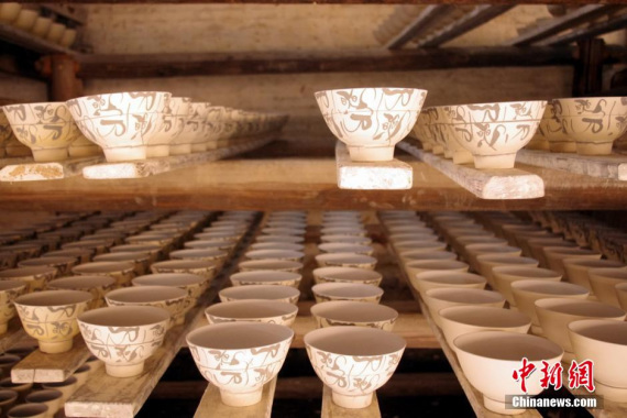 Often called the “Porcelain Capital” for its important role in the domestic and international ceramics industry, Jingdezhen is renowned for its ancient porcelain production that stretches back more than 1,700 years. (Photo/Chinanews.com) Often called the “Porcelain Capital” for its important role in the domestic and international ceramics industry, Jingdezhen is renowned for its ancient porcelain production that stretches back more than 1,700 years. (Photo/Chinanews.com)