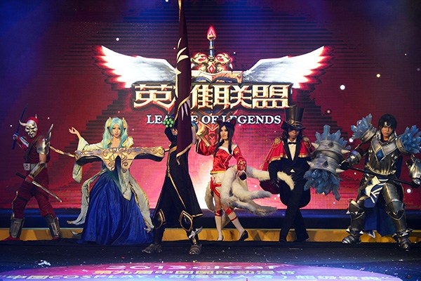 A market campaign of cosplay features the e-sport League of Legends in Hangzhou, Zhejiang province. (Photo/China Daily) A market campaign of cosplay features the e-sport League of Legends in Hangzhou, Zhejiang province. (Photo/China Daily)