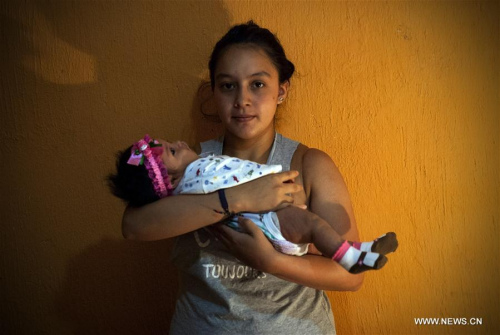 Image taken on Feb. 27, 2016 shows Angela Martinez (Back), holding her daughter Dominic Andrade, who suffers microcephaly, in Quito, capital of Ecuador. (Xinhua file photo/Santiago Armas) Image taken on Feb. 27, 2016 shows Angela Martinez (Back), holding her daughter Dominic Andrade, who suffers microcephaly, in Quito, capital of Ecuador. (Xinhua file photo/Santiago Armas)