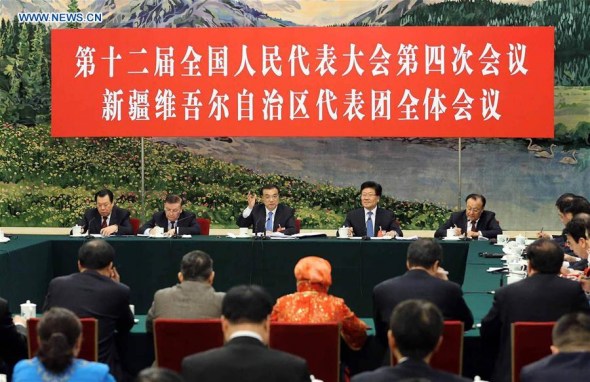 Chinese Premier Li Keqiang (3rd L, back) joins a group deliberation of deputies from northwest China's Xinjiang Uygur Autonomous Region to the annual session of the National People's Congress in Beijing, capital of China, March 10, 2016. (Photo: Xinhua/Liu Weibing) 