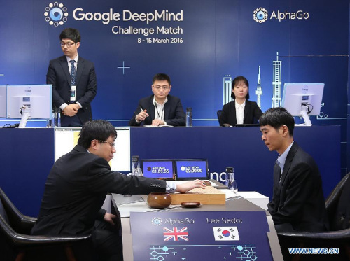 Human Go champion Lee Sedol of South Korea finally defeated Google's Go-playing artificial intelligence (AI) AlphaGo on Sunday in the fourth match after three straight losses at the ancient Chinese board game. (Xinhua photo) Human Go champion Lee Sedol of South Korea finally defeated Google's Go-playing artificial intelligence (AI) AlphaGo on Sunday in the fourth match after three straight losses at the ancient Chinese board game. (Xinhua photo)