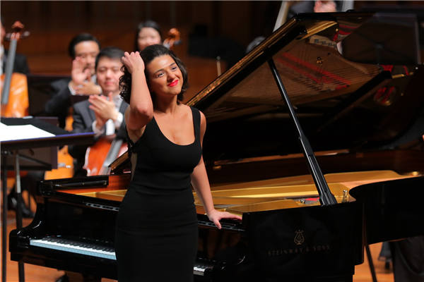 Georgian pianist Khatia Buniatishvili plays with the NCPA Orchestra in Beijing. (Photo: China Daily/Gan Yuan) Georgian pianist Khatia Buniatishvili plays with the NCPA Orchestra in Beijing. (Photo: China Daily/Gan Yuan)