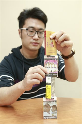 While graphic photos depicting smoking-related diseases have been proven effective deterrents to smoking, China continues to prefer more artistic cigarette packaging. (Photo: Li Hao/GT) While graphic photos depicting smoking-related diseases have been proven effective deterrents to smoking, China continues to prefer more artistic cigarette packaging. (Photo: Li Hao/GT)
