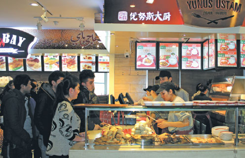 Diners stand in line to order food at Yunus Ustam, a halal eatery run by Arman Muslim Foods Industrial Group in Urumqi, Xinjiang. Provided to China Daily Diners stand in line to order food at Yunus Ustam, a halal eatery run by Arman Muslim Foods Industrial Group in Urumqi, Xinjiang. Provided to China Daily