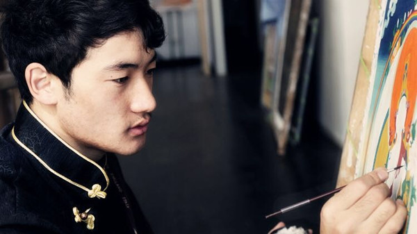 Young artist Sonam Dawa paints a thangka piece.(Photo provided to China Daily) Young artist Sonam Dawa paints a thangka piece.(Photo provided to China Daily)