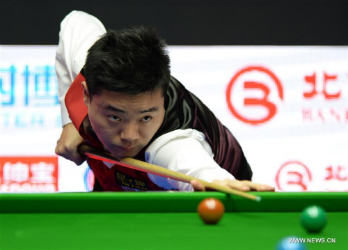 Ding Junhui of China competes during the qualifying match against Lee Walker of Welsh at the 2016 World Snooker China Open in Beijing, capital of China, March 28, 2016. (Xinhua/Kong Hui) Ding Junhui of China competes during the qualifying match against Lee Walker of Welsh at the 2016 World Snooker China Open in Beijing, capital of China, March 28, 2016. (Xinhua/Kong Hui)