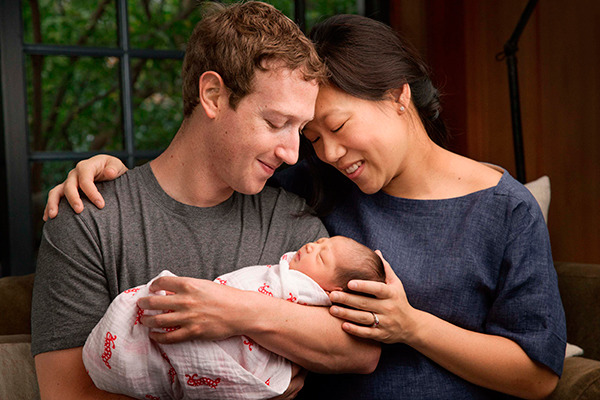 Mark Zuckerberg and his wife holding their newborn daughter. (Photo/ provided to China Daily) Mark Zuckerberg and his wife holding their newborn daughter. (Photo/ provided to China Daily)