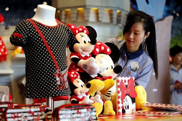 A flagship Disney store in the Lujiazui area of Shanghai. The Shanghai Disneyland is set to open on June 16. (Photo provided to China Daily) A flagship Disney store in the Lujiazui area of Shanghai. The Shanghai Disneyland is set to open on June 16. (Photo provided to China Daily)