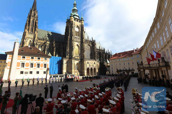 Chinese President Xi Jinping attends a welcoming ceremony held by Czech President Milos Zeman in Prague, the Czech Republic, March 29, 2016. (Xinhua/Liu Weibing) Chinese President Xi Jinping attends a welcoming ceremony held by Czech President Milos Zeman in Prague, the Czech Republic, March 29, 2016. (Xinhua/Liu Weibing)