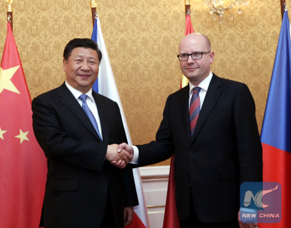 Chinese President Xi Jinping (L) meets with Czech Prime Minister Bohuslav Sobotka in Prague, the Czech Republic, on March 29, 2016. (Xinhua/Ju Peng) Chinese President Xi Jinping (L) meets with Czech Prime Minister Bohuslav Sobotka in Prague, the Czech Republic, on March 29, 2016. (Xinhua/Ju Peng)