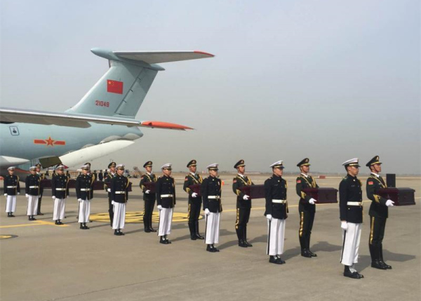 A ceremony is held to hand over the remains of 36 Chinese soldiers killed in the Korean War to China at the Incheon International Airport in Incheon, South Korea, March 31, 2016. (Photo: China News Service/Wu Xu) A ceremony is held to hand over the remains of 36 Chinese soldiers killed in the Korean War to China at the Incheon International Airport in Incheon, South Korea, March 31, 2016. (Photo: China News Service/Wu Xu)