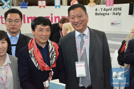 Chinese writer Cao Wenxuan (2nd R, front) poses for photos after winning the Hans Christian Andersen Prize in Bologna, Italy, on April 4, 2016.(Xinhua/Song Jian) Chinese writer Cao Wenxuan (2nd R, front) poses for photos after winning the Hans Christian Andersen Prize in Bologna, Italy, on April 4, 2016.(Xinhua/Song Jian)