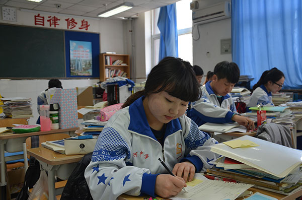 Uygur student Dilara, from Hami, the Xinjiang Uygur autonomous region, studies at Luhe High School in Beijing's Tongzhou district. CHINA DAILY Uygur student Dilara, from Hami, the Xinjiang Uygur autonomous region, studies at Luhe High School in Beijing's Tongzhou district. CHINA DAILY