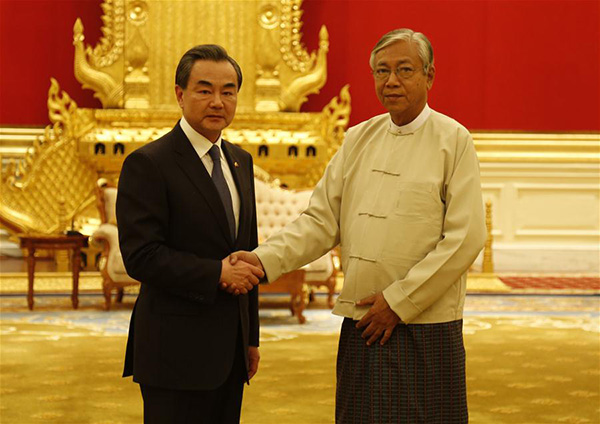 Foreign Minister Wang Yi (L) shakes hands with Myanmar President U Htin Kyaw during their meeting in Nay Pyi Taw, Myanmar, on April 6, 2016. (Photo/Xinhua) Foreign Minister Wang Yi (L) shakes hands with Myanmar President U Htin Kyaw during their meeting in Nay Pyi Taw, Myanmar, on April 6, 2016. (Photo/Xinhua)