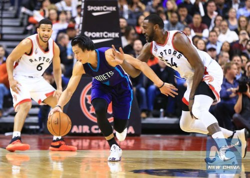 Patrick Patterson (R) of Toronto Raptors competes with Jeremy Lin of Charlotte Hornets during an NBA game at Air Canada Centre in Toronto, Canada, April 5, 2016. (Xinhua/Zou Zheng) Patrick Patterson (R) of Toronto Raptors competes with Jeremy Lin of Charlotte Hornets during an NBA game at Air Canada Centre in Toronto, Canada, April 5, 2016. (Xinhua/Zou Zheng)