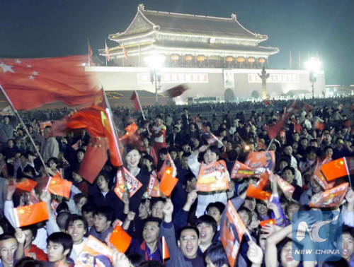 Chinese fans celebrate the Chinese team's qualification for the 2002 World Cup Finals on Oct 7, 2001 in Beijing. It was the only time that China made it to the World Cup. (Photo/Xinhua) Chinese fans celebrate the Chinese team's qualification for the 2002 World Cup Finals on Oct 7, 2001 in Beijing. It was the only time that China made it to the World Cup. (Photo/Xinhua)