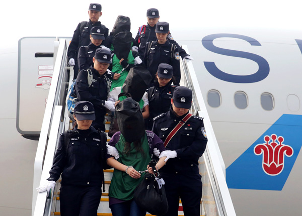 Chinese telecom fraud suspects deported from Kenya get off a plane after arriving at the Beijing Capital International Airport in Beijing, capital of China, April 13, 2016. (Photo/Xinhua) Chinese telecom fraud suspects deported from Kenya get off a plane after arriving at the Beijing Capital International Airport in Beijing, capital of China, April 13, 2016. (Photo/Xinhua)