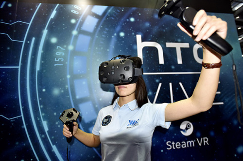 HTC VR equipment are demonstrated at an industry expo in Shenzhen, Guangdong province in 2015. (Photo/Xinhua) HTC VR equipment are demonstrated at an industry expo in Shenzhen, Guangdong province in 2015. (Photo/Xinhua)