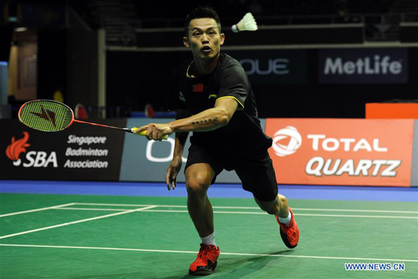 Lin Dan of China competes during the men's singles semi-final match against Sony Dwi Kuncoro of Indonesia at the OUE Singapore Open in Singapore Indoor Stadium, April 16, 2016. Lin Dan lost 1-2. (Xinhua/Then Chih Wey) Lin Dan of China competes during the men's singles semi-final match against Sony Dwi Kuncoro of Indonesia at the OUE Singapore Open in Singapore Indoor Stadium, April 16, 2016. Lin Dan lost 1-2. (Xinhua/Then Chih Wey)