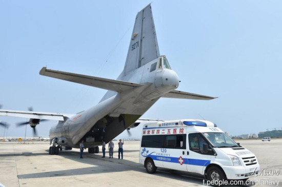 A PLA Navy flight that was patrolling the South China Sea suspended its task to help transport three severely ill patients from Yongshu Jiao reef in the Nansha Islands to Sanya city in Hainan province on Sunday. (Photo/t.people.com.cn/planavy) A PLA Navy flight that was patrolling the South China Sea suspended its task to help transport three severely ill patients from Yongshu Jiao reef in the Nansha Islands to Sanya city in Hainan province on Sunday. (Photo/t.people.com.cn/planavy)