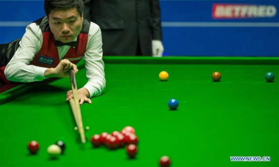Ding Junhui of China competes during the first round match with Martin Gould of England at Snooker World Championship 2016 at the Crucible Theatre in Sheffield, England on April 20, 2016. Ding Junhui won 10-8. (Xinhua/Jon Buckle) Ding Junhui of China competes during the first round match with Martin Gould of England at Snooker World Championship 2016 at the Crucible Theatre in Sheffield, England on April 20, 2016. Ding Junhui won 10-8. (Xinhua/Jon Buckle)