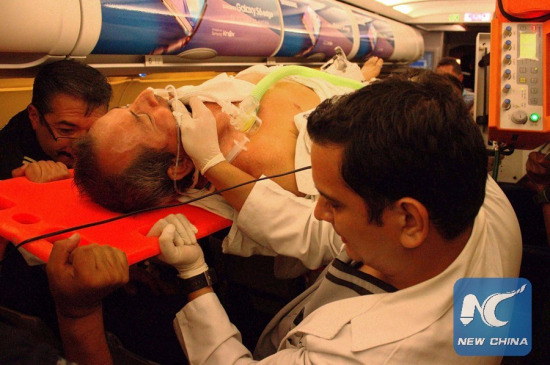 Image taken on April 17, 2016 shows a person seriously injured being transferred on board of a plane towards Quito, in Manta, province of Manabi, Ecuador. (Xinhua/Rafael Rodriguez) Image taken on April 17, 2016 shows a person seriously injured being transferred on board of a plane towards Quito, in Manta, province of Manabi, Ecuador. (Xinhua/Rafael Rodriguez)