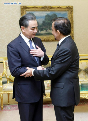 Brunei's Sultan Haji Hassanal Bolkiah (R) meets with visiting Chinese Foreign Minister Wang Yi in Bandar Seri Begawan, capital of Brunei, on April 21, 2016. (Photo: Xinhua/Jeffrey Wong) Brunei's Sultan Haji Hassanal Bolkiah (R) meets with visiting Chinese Foreign Minister Wang Yi in Bandar Seri Begawan, capital of Brunei, on April 21, 2016. (Photo: Xinhua/Jeffrey Wong)