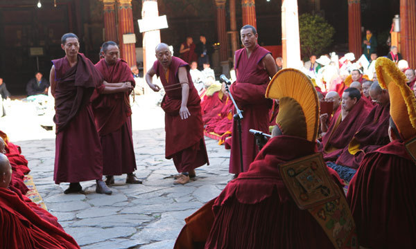 Monks participate in dharma debates in the Jokhang Temple, Lhasa, capital city of Tibet autonomous region. (Photo by Palden Nyima/China Daily) Monks participate in dharma debates in the Jokhang Temple, Lhasa, capital city of Tibet autonomous region. (Photo by Palden Nyima/China Daily)