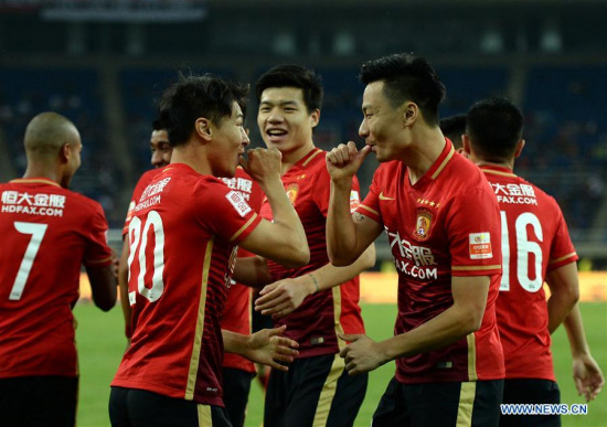 Players of Guangzhou Evergrande celebrate after scoring during the sixth round of the Chinese Super League between Guangzhou Evergrande and Tianjin Teda in Tianjin, April 25, 2016. Evergrande won 4-0. (Xinhua photo) Players of Guangzhou Evergrande celebrate after scoring during the sixth round of the Chinese Super League between Guangzhou Evergrande and Tianjin Teda in Tianjin, April 25, 2016. Evergrande won 4-0. (Xinhua photo)