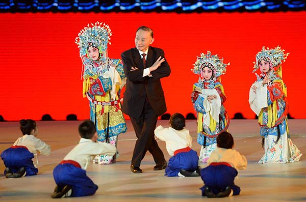 Mei Baojiu performs at the opening ceremony of the 5th Beijing International Film Festival, April 16, 2015. (Photo/Xinhua) Mei Baojiu performs at the opening ceremony of the 5th Beijing International Film Festival, April 16, 2015. (Photo/Xinhua)