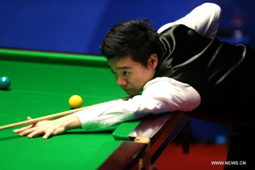Ding Junhui of China competes during the second round match against Judd Trump of England at Snooker World Championship 2016 at the Crucible Theatre in Sheffield, England, on April 25, 2016. Ding won 13-10. (Photo: Xinhua/Han Yan) Ding Junhui of China competes during the second round match against Judd Trump of England at Snooker World Championship 2016 at the Crucible Theatre in Sheffield, England, on April 25, 2016. Ding won 13-10. (Photo: Xinhua/Han Yan)