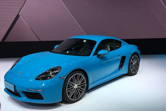 Porsche 718 Cayman is pictured during its world premiere at Auto China 2016 in Beijing, April 25, 2016. (Photo/chinadaily.com.cn) Porsche 718 Cayman is pictured during its world premiere at Auto China 2016 in Beijing, April 25, 2016. (Photo/chinadaily.com.cn)