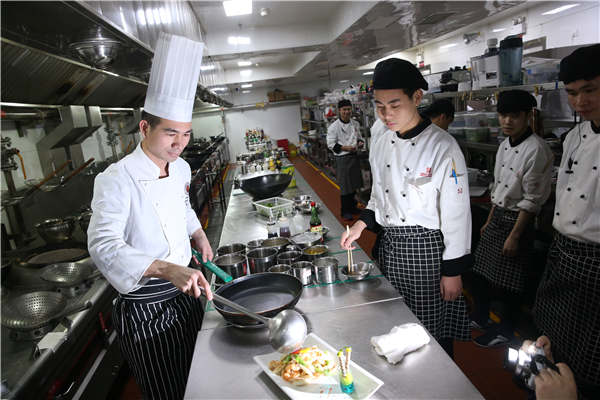 Head chef Long Shisheng at Yanxi Restaurant in Beijing's Huairou district has a special knack when it comes to Cantonese fare and fusion. Head chef Long Shisheng at Yanxi Restaurant in Beijing's Huairou district has a special knack when it comes to Cantonese fare and fusion.