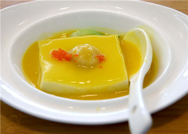 Yanxi Restaurant in Huairou offers diners a variety of delicacies with local ingredients, such as rainbow trout, foie gras, and Huairou tofu. Yanxi Restaurant in Huairou offers diners a variety of delicacies with local ingredients, such as rainbow trout, foie gras, and Huairou tofu.