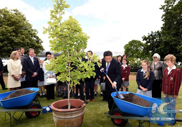 Chinese President Xi Jinping plants a tree with students of a primary school in Tasmania state, Australia, Nov. 18, 2014. (Xinhua file photo/Rao Aimin) Chinese President Xi Jinping plants a tree with students of a primary school in Tasmania state, Australia, Nov. 18, 2014. (Xinhua file photo/Rao Aimin)
